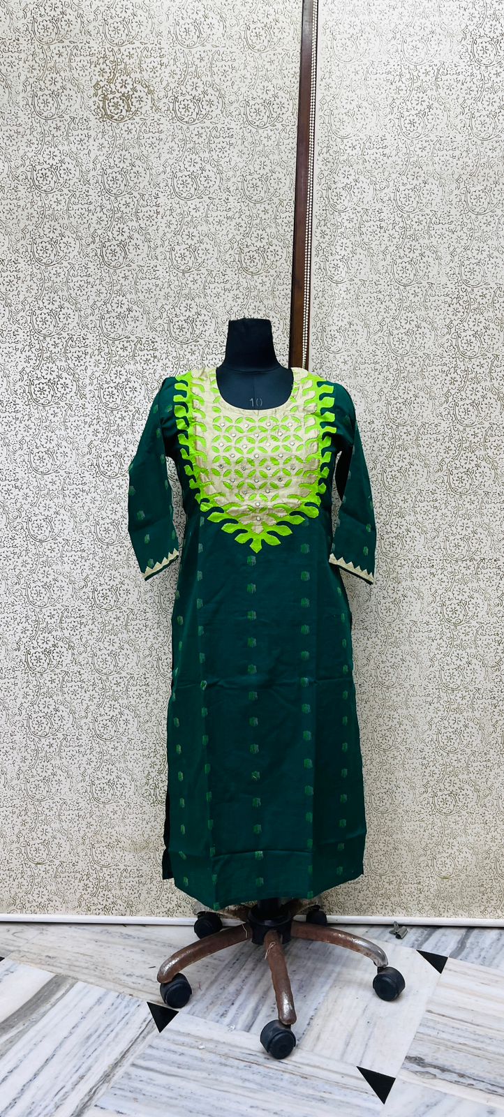 COTTON KURTA WITH EPLIQUE WORK